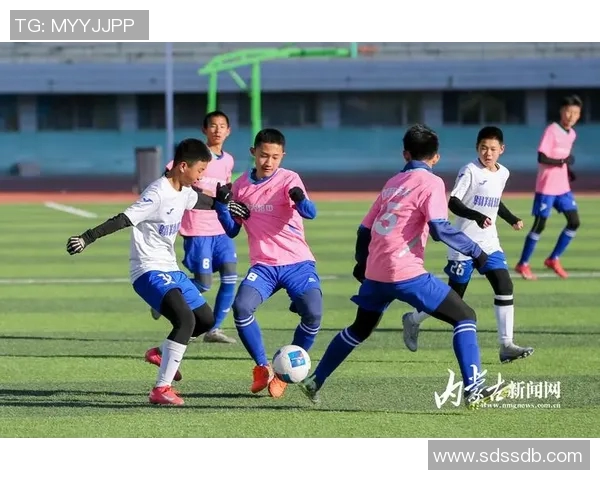 中国小学生足球赛决赛激烈对抗场面震撼堪比职业联赛水平 中国小学生足球赛决赛激烈对抗场面震撼堪比职业联赛水平