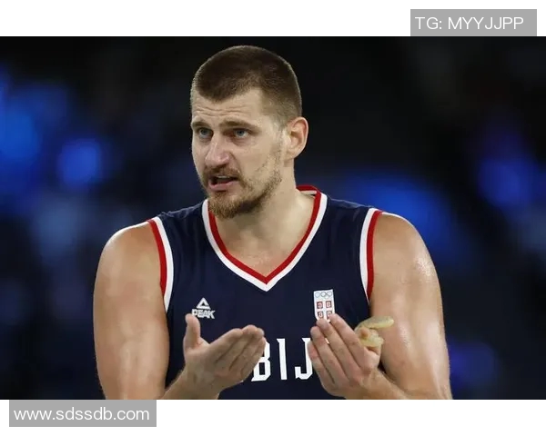 约基奇赛场举动引发球迷激烈讨论 难掩争议与热议的焦点 约基奇赛场举动引发球迷激烈讨论 难掩争议与热议的焦点