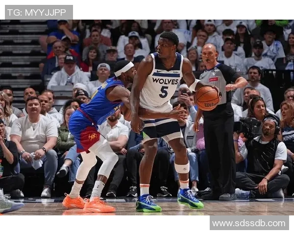 季后赛激战正酣全场高光瞬间集锦回顾精彩时刻尽在其中 季后赛激战正酣全场高光瞬间集锦回顾精彩时刻尽在其中